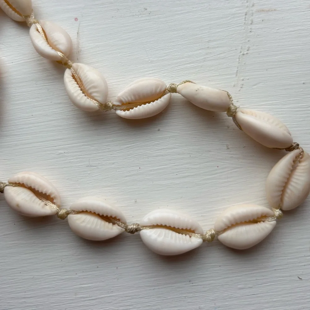 Shell necklace - Picture 2 of 3